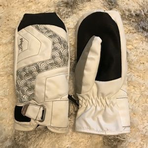 DROP snow gloves adjustable and impeccable